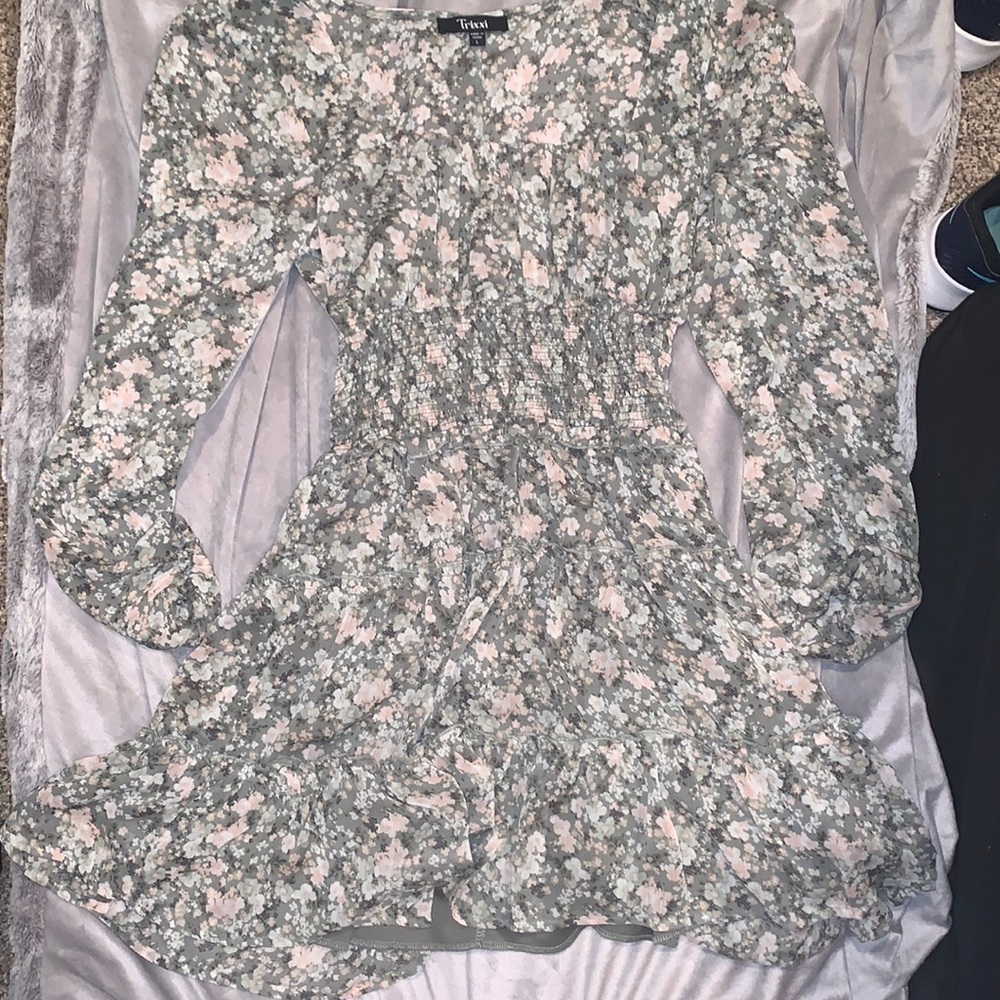 I am selling a dress I can no longer wear do to my height. Only a few months old